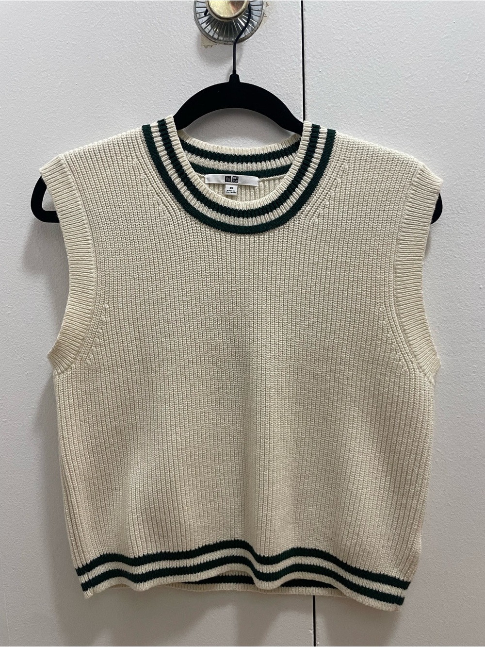 UNIQLO women’s Cream and green Knit Vest, xs
